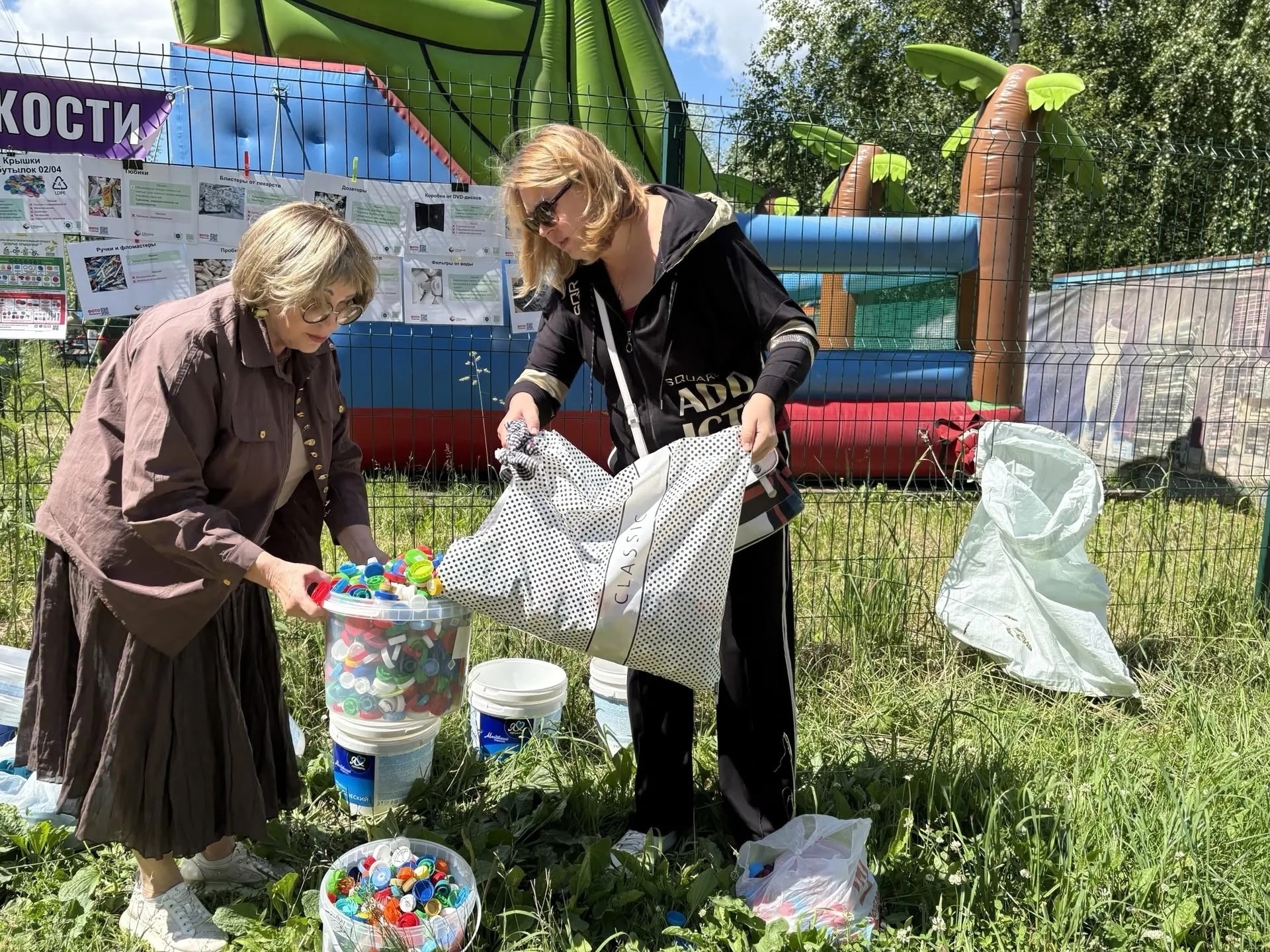Единороссы Долгопрудного присоединились к экоакции по сбору вторсырья
